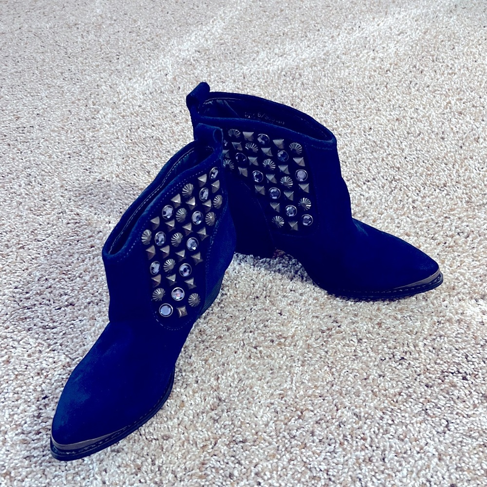 Super Cute Blue Suede Booties!